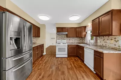 9 Redwood Court, Streamwood, IL 60107 - Photo 7