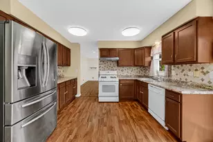 9 Redwood Ct, Streamwood, IL 60107 - Photo 7