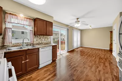 9 Redwood Court, Streamwood, IL 60107 - Photo 9