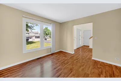 9 Redwood Court, Streamwood, IL 60107 - Photo 5