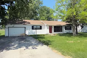 424 S 3000 W Rd, Kankakee, IL 60901 - Photo 1