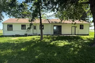 424 S 3000 W Rd, Kankakee, IL 60901 - Photo 5