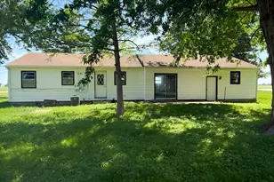 424 S 3000 W Rd, Kankakee, IL 60901 - Photo 5