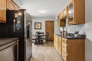 903 Mayflower Ave, Bloomington, IL 61701 - Photo 7