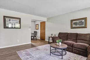 903 Mayflower Ave, Bloomington, IL 61701 - Photo 3