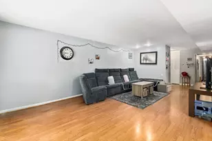 5214 Galitz St, Skokie, IL 60077 - Photo 5