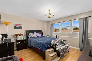 5214 Galitz St, Skokie, IL 60077 - Photo 15