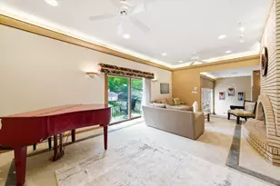 130 Surrey Ln, Burr Ridge, IL 60527 - Photo 23