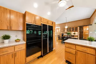 130 Surrey Ln, Burr Ridge, IL 60527 - Photo 17