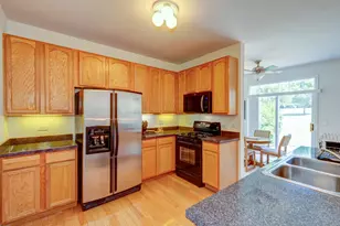 1916 Cobblestone Dr, Carpentersville, IL 60110 - Photo 3