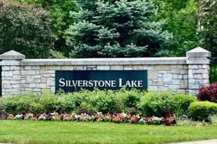 1916 Cobblestone Dr, Carpentersville, IL 60110 - Photo 23