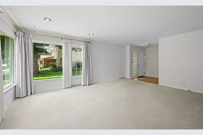 1114 E Dogwood Lane, Mount Prospect, IL 60056 - Photo 3