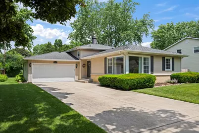 1114 E Dogwood Lane, Mount Prospect, IL 60056 - Photo 1