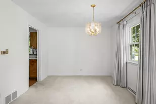 1114 E Dogwood Ln, Mount Prospect, IL 60056 - Photo 5