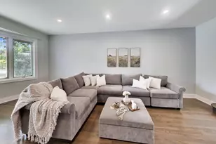 1052 Rolling Pass, Glenview, IL 60025 - Photo 3