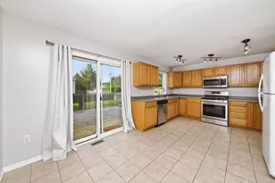 3015 Jo Ann Dr, Joliet, IL 60431 - Photo 5