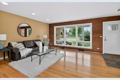 700 E Turner Avenue, Roselle, IL 60172 - Photo 3