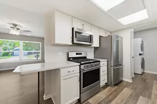 567 Northampton Cir, Elk Grove Village, IL 60007 - Photo 9