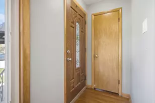 9607 S Sacramento Ave, Evergreen Park, IL 60805 - Photo 5