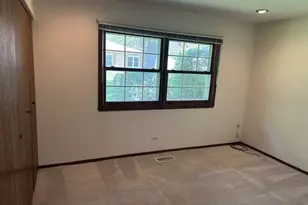 214 S Walnut Ln, Schaumburg, IL 60193 - Photo 17