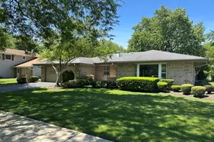 214 S Walnut Ln, Schaumburg, IL 60193 - Photo 1