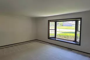 214 S Walnut Ln, Schaumburg, IL 60193 - Photo 5