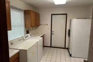 214 S Walnut Ln, Schaumburg, IL 60193 - Photo 19
