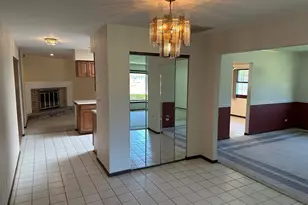 214 S Walnut Ln, Schaumburg, IL 60193 - Photo 3