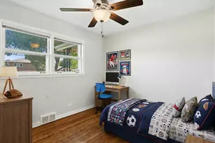 4219 Keeney St, Skokie, IL 60076 - Photo 11