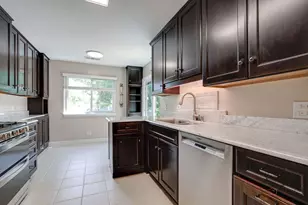 585 Williamsburg Ct, Wheeling, IL 60090 - Photo 11