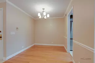585 Williamsburg Ct, Wheeling, IL 60090 - Photo 5