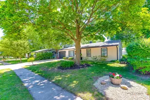 725 Russet Ln, Streamwood, IL 60107 - Photo 3