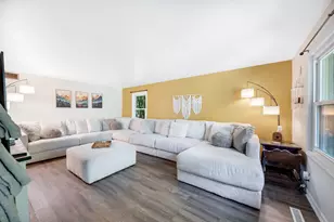 5074 Oakridge Dr, Saint Anne, IL 60964 - Photo 3