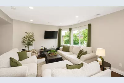 6425 Clarendon Hills Road #311, Willowbrook, IL 60527 - Photo 5