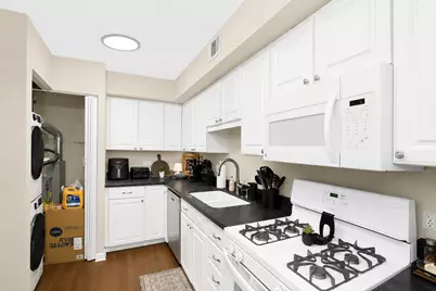 6425 Clarendon Hills Road #311, Willowbrook, IL 60527 - Photo 9