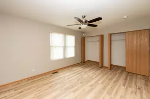 2231 Flagstone Ln, Carpentersville, IL 60110 - Photo 19