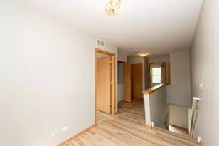 2231 Flagstone Ln, Carpentersville, IL 60110 - Photo 11