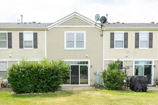 2231 Flagstone Ln, Carpentersville, IL 60110 - Photo 21