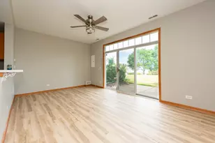2231 Flagstone Ln, Carpentersville, IL 60110 - Photo 7