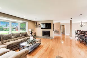 16 S Wildwood Dr, Prospect Heights, IL 60070 - Photo 5
