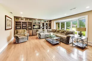 16 S Wildwood Dr, Prospect Heights, IL 60070 - Photo 3