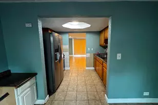 2020 Berkshire Cir, Carpentersville, IL 60110 - Photo 7