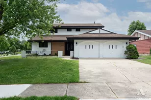214 Cambridge Ln, Bloomingdale, IL 60108 - Photo 1