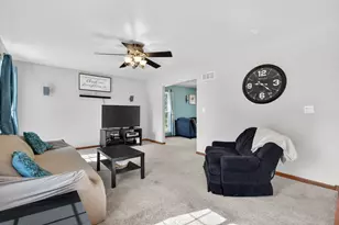 1014 Woodiris Dr, Joliet, IL 60431 - Photo 9