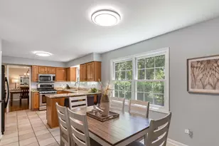 716 S Dymond Rd, Libertyville, IL 60048 - Photo 9