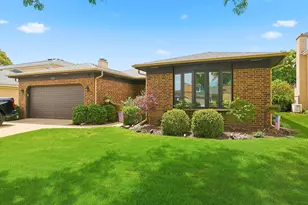 759 Yorkshire Ln, Des Plaines, IL 60016 - Photo 1