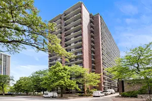 5901 N Sheridan Rd, Chicago, IL 60660 - Photo 1