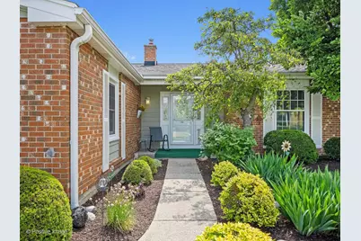 627 Oakwood Drive, Westmont, IL 60559 - Photo 3