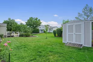 627 Oakwood Dr, Westmont, IL 60559 - Photo 25