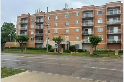 4534 N Cumberland Avenue #401, Chicago, IL 60656 - Photo 1